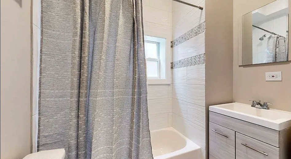 6640 S CHAMPLAIN Avenue