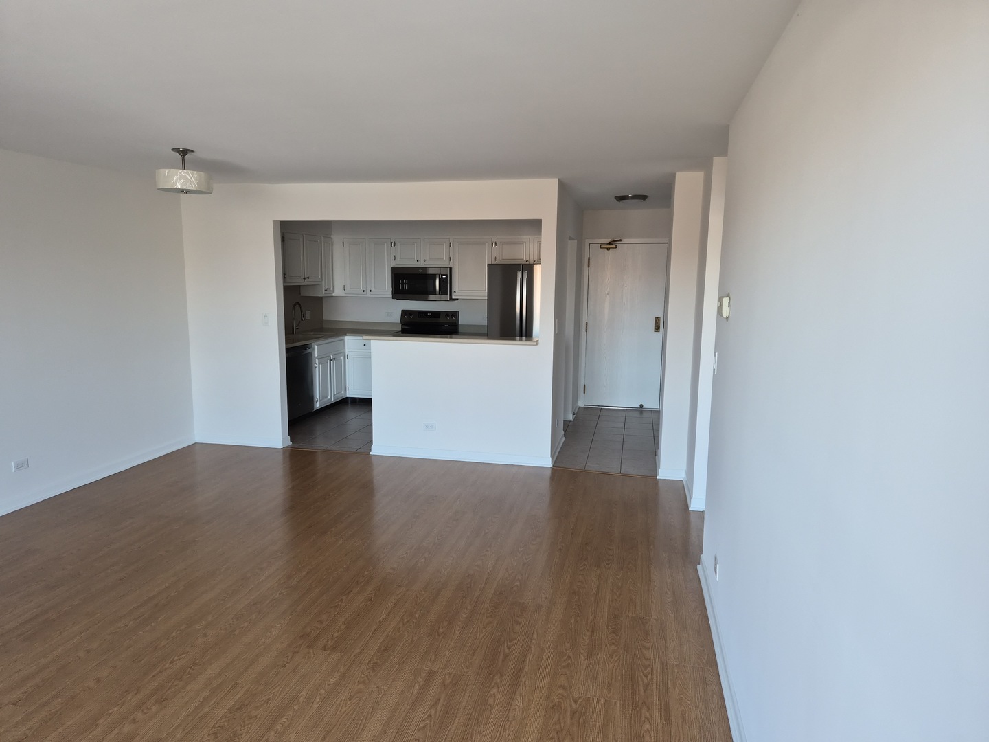 711 S River Road 704