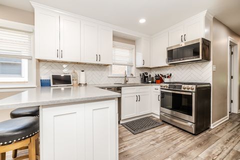 Tiny photo for 10948 S Albany Avenue, Chicago, IL 60655 (MLS # 12674909)