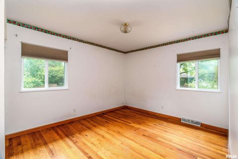 Tiny photo for 1301 W COURT Street, Carbondale, IL 62901 (MLS # EB460069)