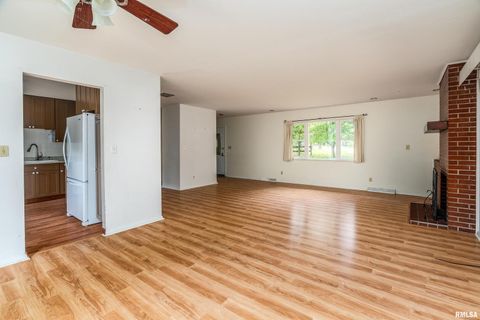 Tiny photo for 1301 W COURT Street, Carbondale, IL 62901 (MLS # EB460069)