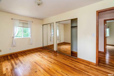 Tiny photo for 1301 W COURT Street, Carbondale, IL 62901 (MLS # EB460069)