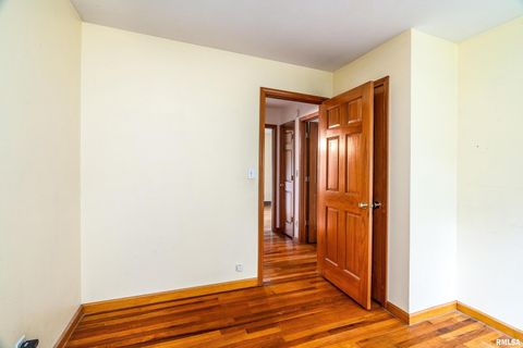 Tiny photo for 1301 W COURT Street, Carbondale, IL 62901 (MLS # EB460069)