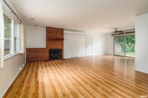 Tiny photo for 1301 W COURT Street, Carbondale, IL 62901 (MLS # EB460069)