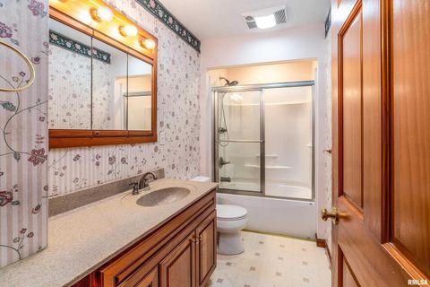 Tiny photo for 1301 W COURT Street, Carbondale, IL 62901 (MLS # EB460069)