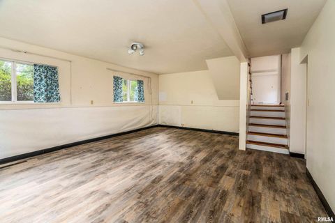 Tiny photo for 1301 W COURT Street, Carbondale, IL 62901 (MLS # EB460069)