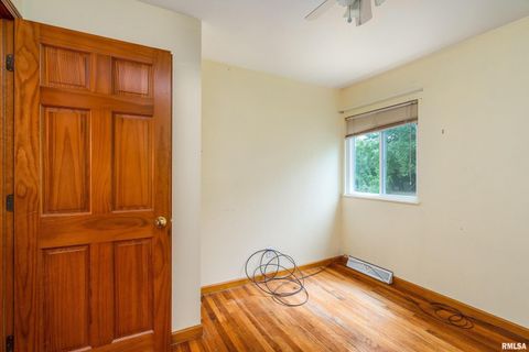 Tiny photo for 1301 W COURT Street, Carbondale, IL 62901 (MLS # EB460069)