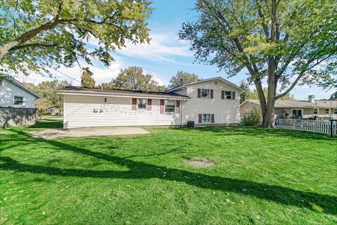 Tiny photo for 352 Sioux Lane, Carol Stream, IL 60188 (MLS # 12507145)