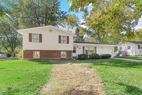 Tiny photo for 352 Sioux Lane, Carol Stream, IL 60188 (MLS # 12507145)