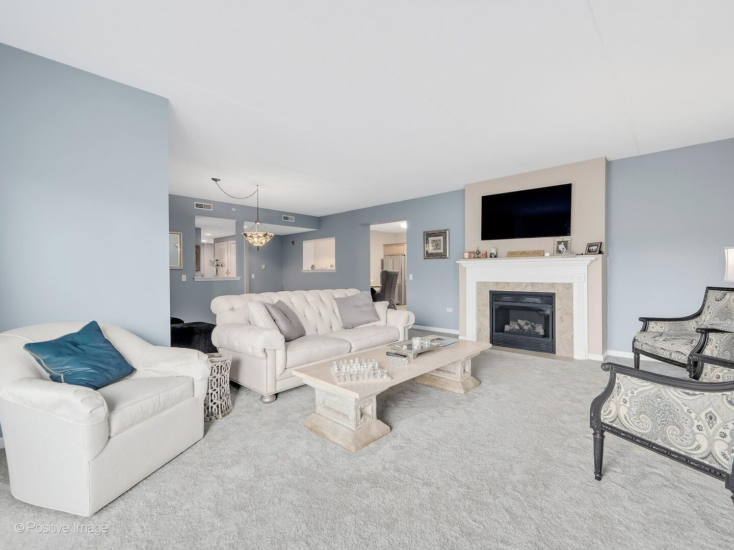 586 Crescent Boulevard 304