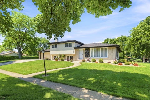 Photo of 7804 Florence Avenue, Darien, IL 60561 (MLS # 12696885)