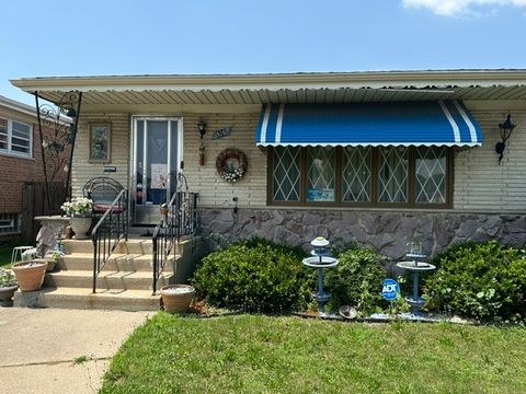 Photo of 526 Manistee Avenue, Calumet City, IL 60409 (MLS # 12706557)
