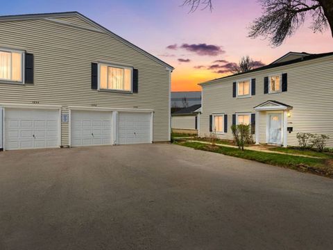 Tiny photo for 1240 Cove Drive #221D, Prospect Heights, IL 60070 (MLS # 12620336)