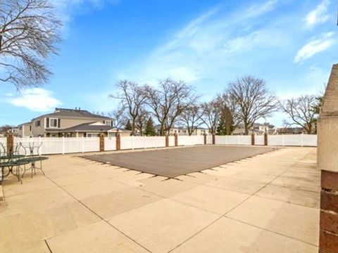 Tiny photo for 1240 Cove Drive #221D, Prospect Heights, IL 60070 (MLS # 12620336)