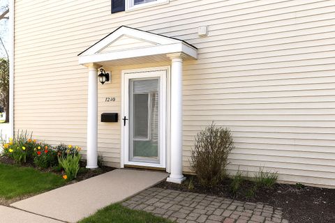 Tiny photo for 1240 Cove Drive #221D, Prospect Heights, IL 60070 (MLS # 12620336)