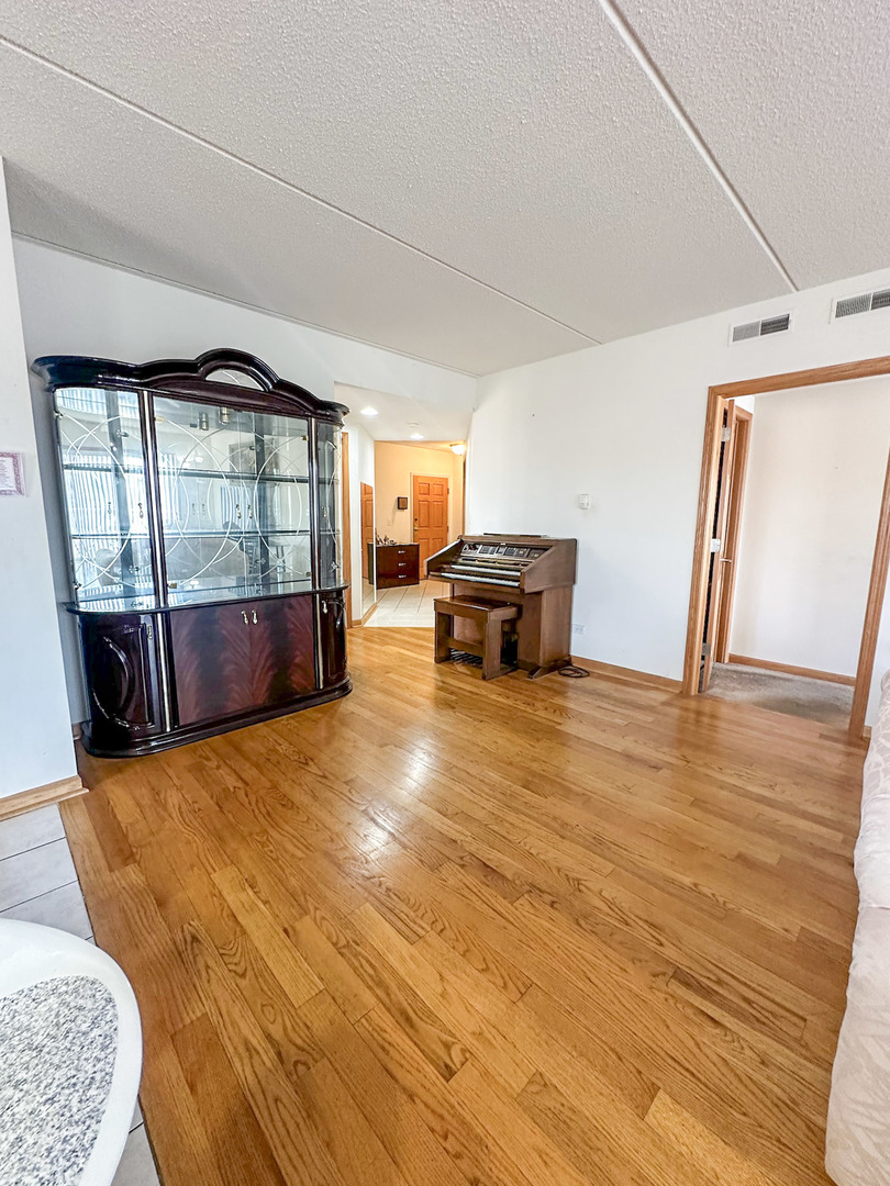 3258 N Harlem Avenue 209