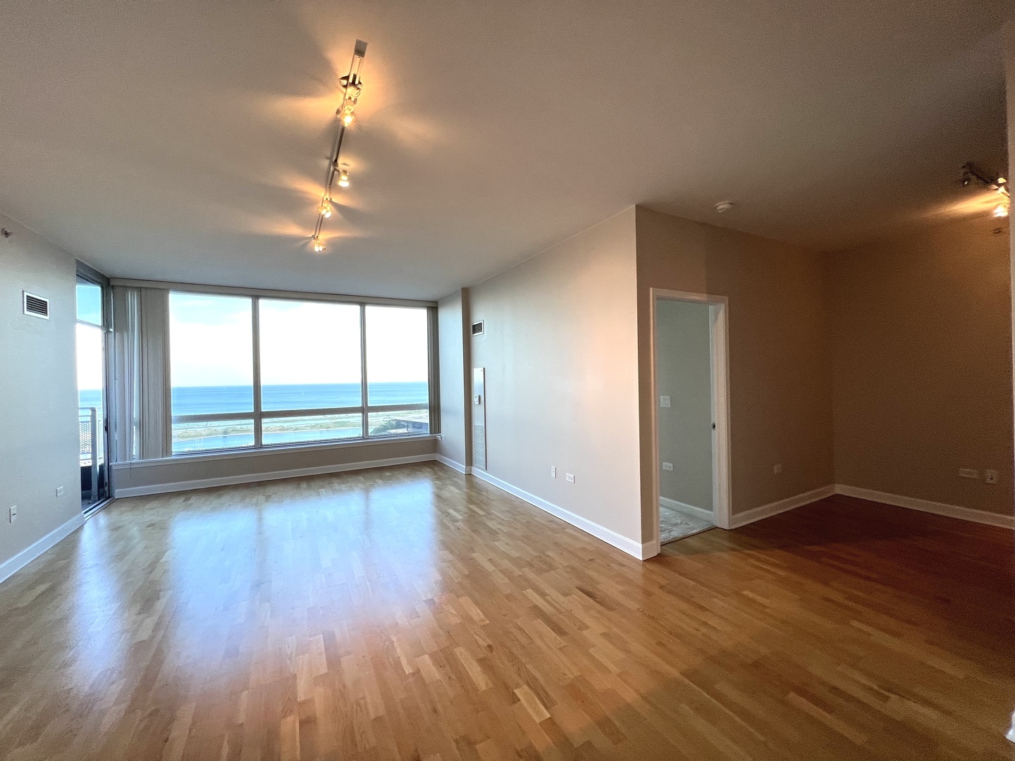1901 S Calumet Avenue 2602