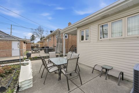 Tiny photo for 4917 N Oriole Avenue, Harwood Heights, IL 60706 (MLS # 12637144)