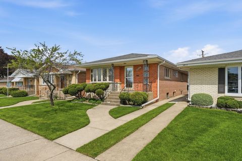 Photo of 4917 N Oriole Avenue, Harwood Heights, IL 60706 (MLS # 12637144)