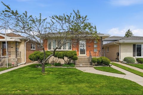Tiny photo for 4917 N Oriole Avenue, Harwood Heights, IL 60706 (MLS # 12637144)