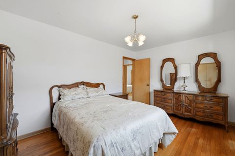 Tiny photo for 4917 N Oriole Avenue, Harwood Heights, IL 60706 (MLS # 12637144)