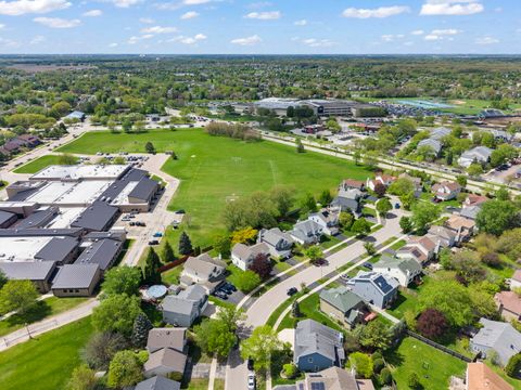 Tiny photo for 900 Chelsea Court, Aurora, IL 60504 (MLS # 12623459)