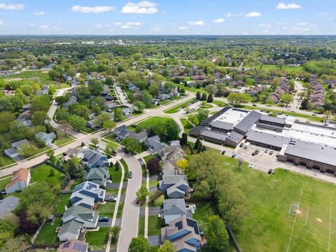 Tiny photo for 900 Chelsea Court, Aurora, IL 60504 (MLS # 12623459)
