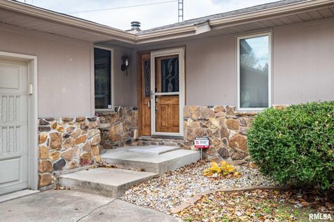 Tiny photo for 1718 RUSSELL Road, West Frankfort, IL 62896 (MLS # EB460465)