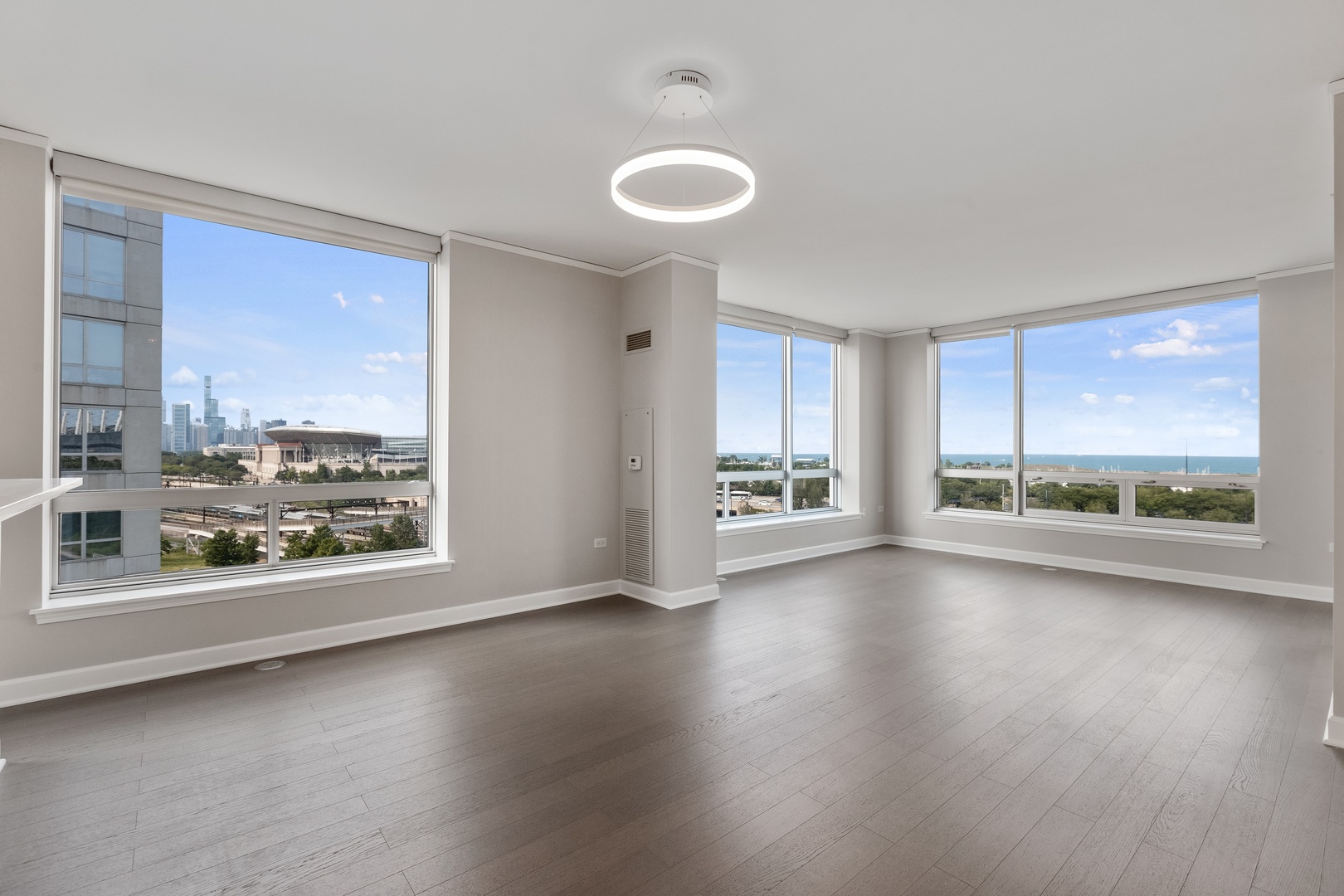 1901 S Calumet Avenue 807