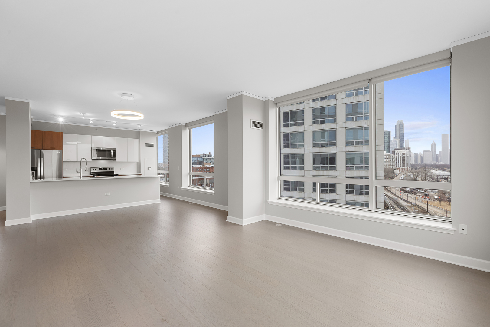 1901 S Calumet Avenue 807