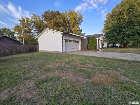Tiny photo for 12152 E MEADOWS Drive, Mt Vernon, IL 62864 (MLS # EB459882)