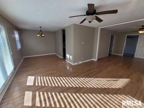 Tiny photo for 12152 E MEADOWS Drive, Mt Vernon, IL 62864 (MLS # EB459882)