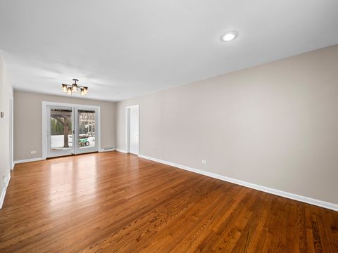 Tiny photo for 105 E ELAINE Circle, Prospect Heights, IL 60070 (MLS # 12561550)