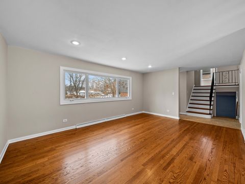 Tiny photo for 105 E ELAINE Circle, Prospect Heights, IL 60070 (MLS # 12561550)