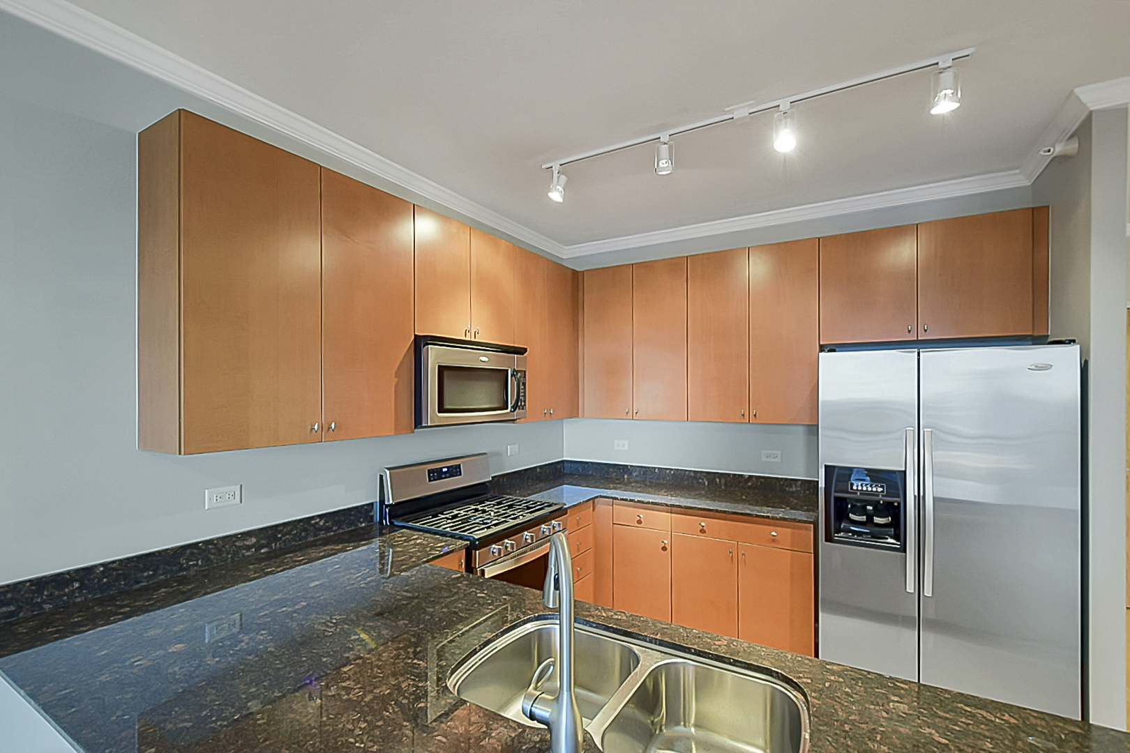 451 W Huron Street 905