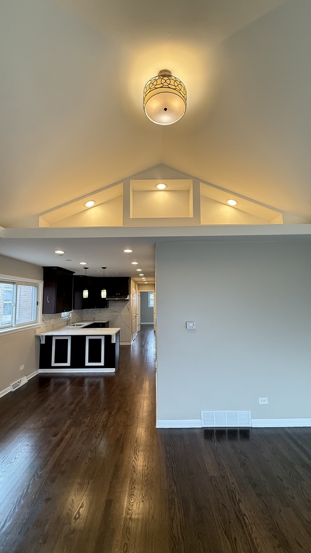 2828 W 36th Place