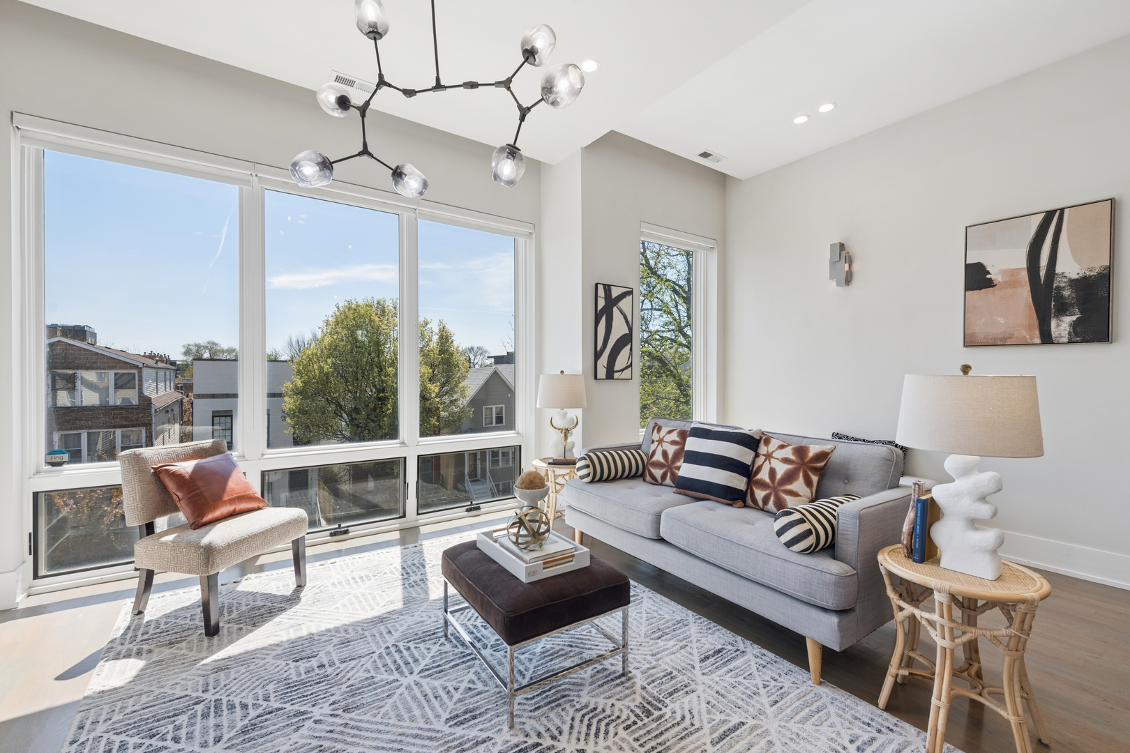 2430 W Moffat Street 3