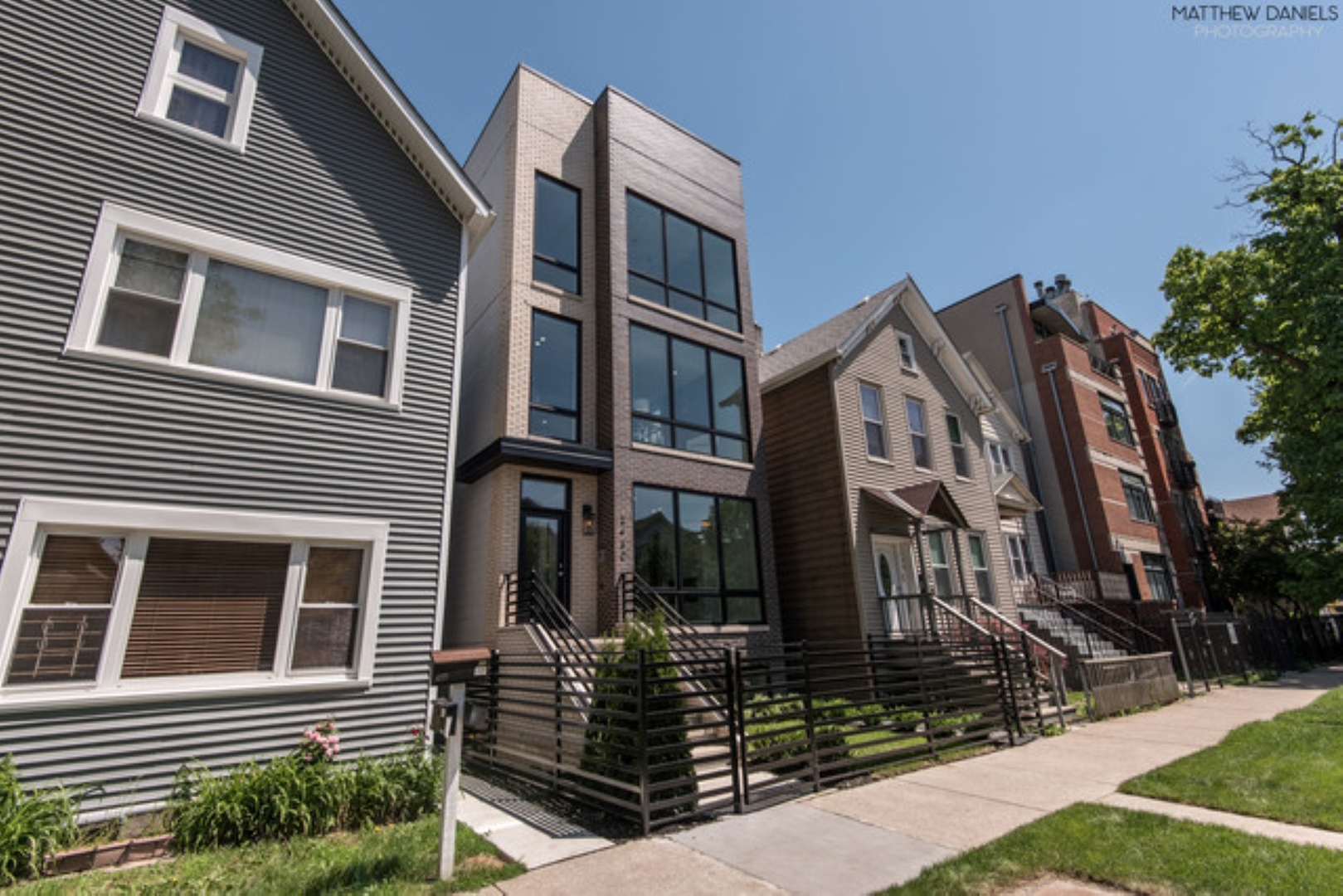 2430 W Moffat Street 3