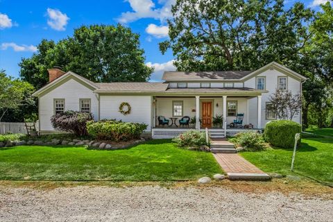 Tiny photo for 3N369 Lafox Road, St. Charles, IL 60175 (MLS # 12369366)