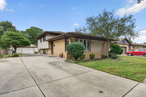 Photo of 9915 S KENTON Avenue, Oak Lawn, IL 60453 (MLS # 12762864)