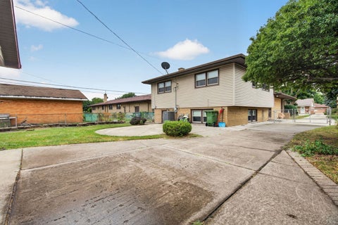Tiny photo for 9915 S KENTON Avenue, Oak Lawn, IL 60453 (MLS # 12762864)