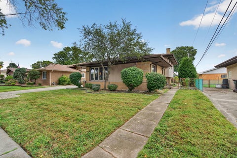 Tiny photo for 9915 S KENTON Avenue, Oak Lawn, IL 60453 (MLS # 12762864)
