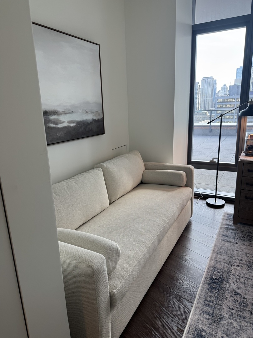 350 N Canal Street 3106