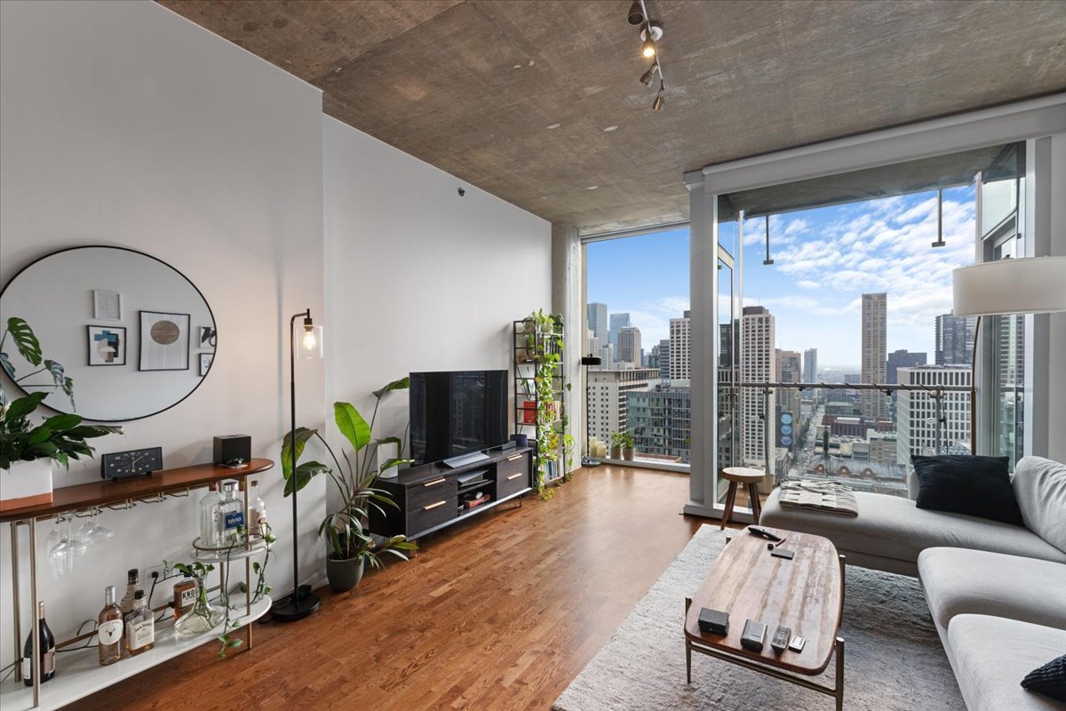 600 N Fairbanks Court 3306