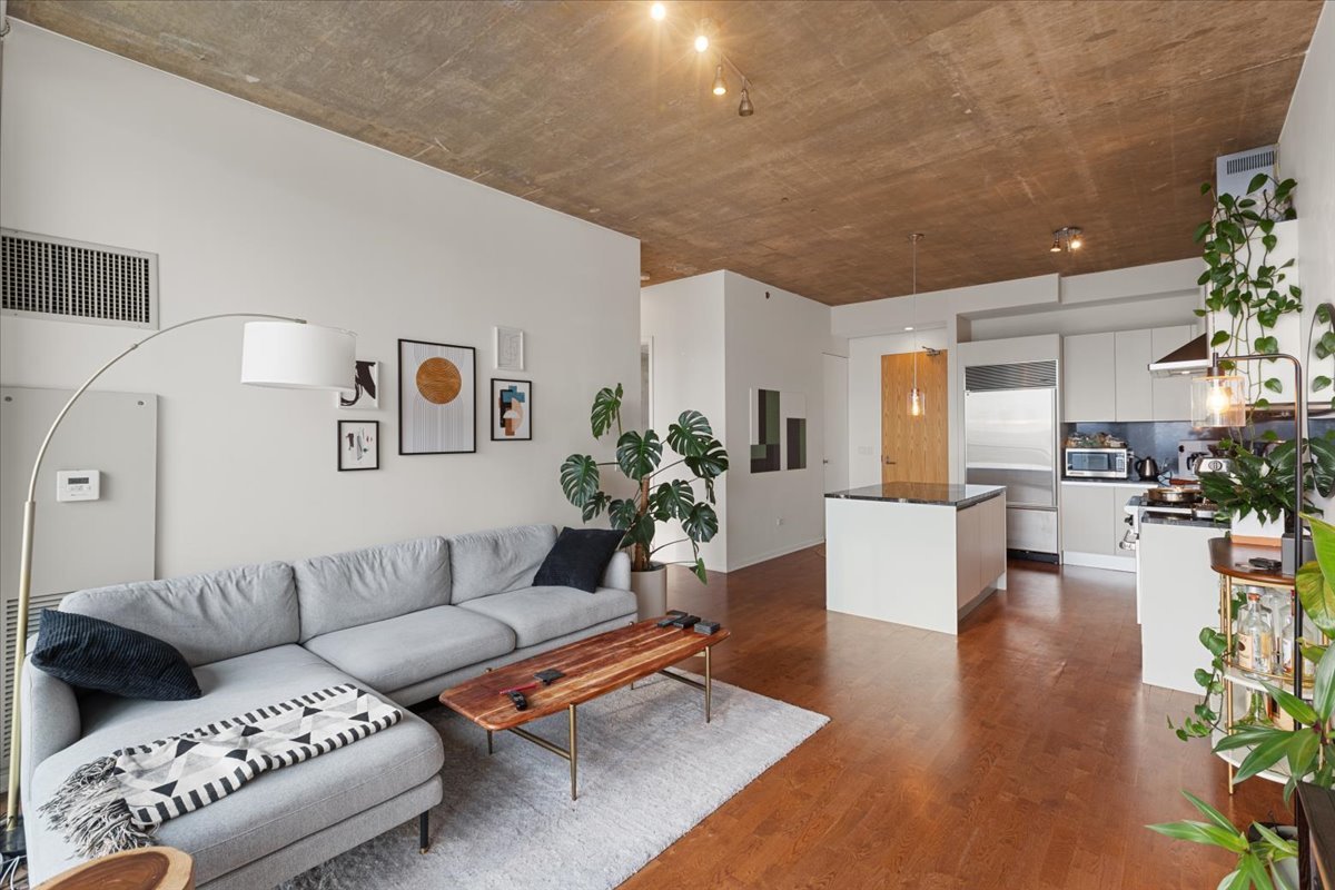 600 N Fairbanks Court 3306