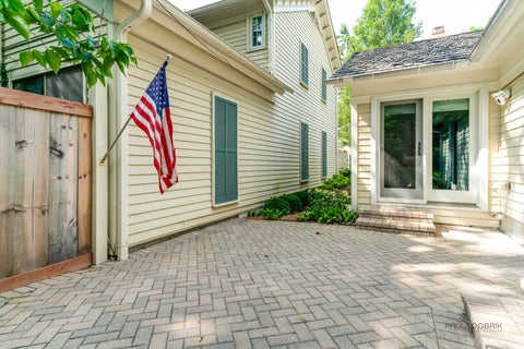 Tiny photo for 10 Court of Fox River Valley, Lincolnshire, IL 60069 (MLS # 12697562)