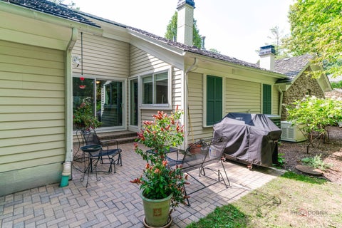 Tiny photo for 10 Court of Fox River Valley, Lincolnshire, IL 60069 (MLS # 12697562)