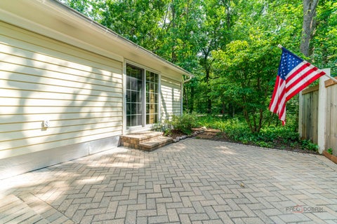 Tiny photo for 10 Court of Fox River Valley, Lincolnshire, IL 60069 (MLS # 12697562)