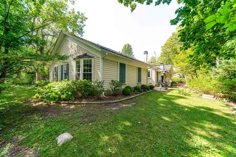 Tiny photo for 10 Court of Fox River Valley, Lincolnshire, IL 60069 (MLS # 12697562)