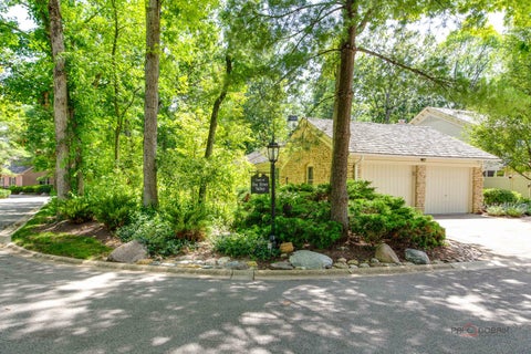 Tiny photo for 10 Court of Fox River Valley, Lincolnshire, IL 60069 (MLS # 12697562)
